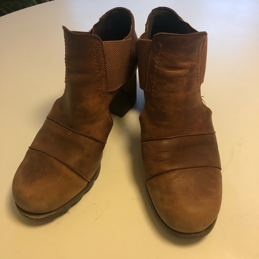 Sorel cut out heels